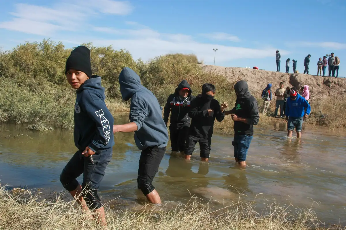 central american family crossing borders